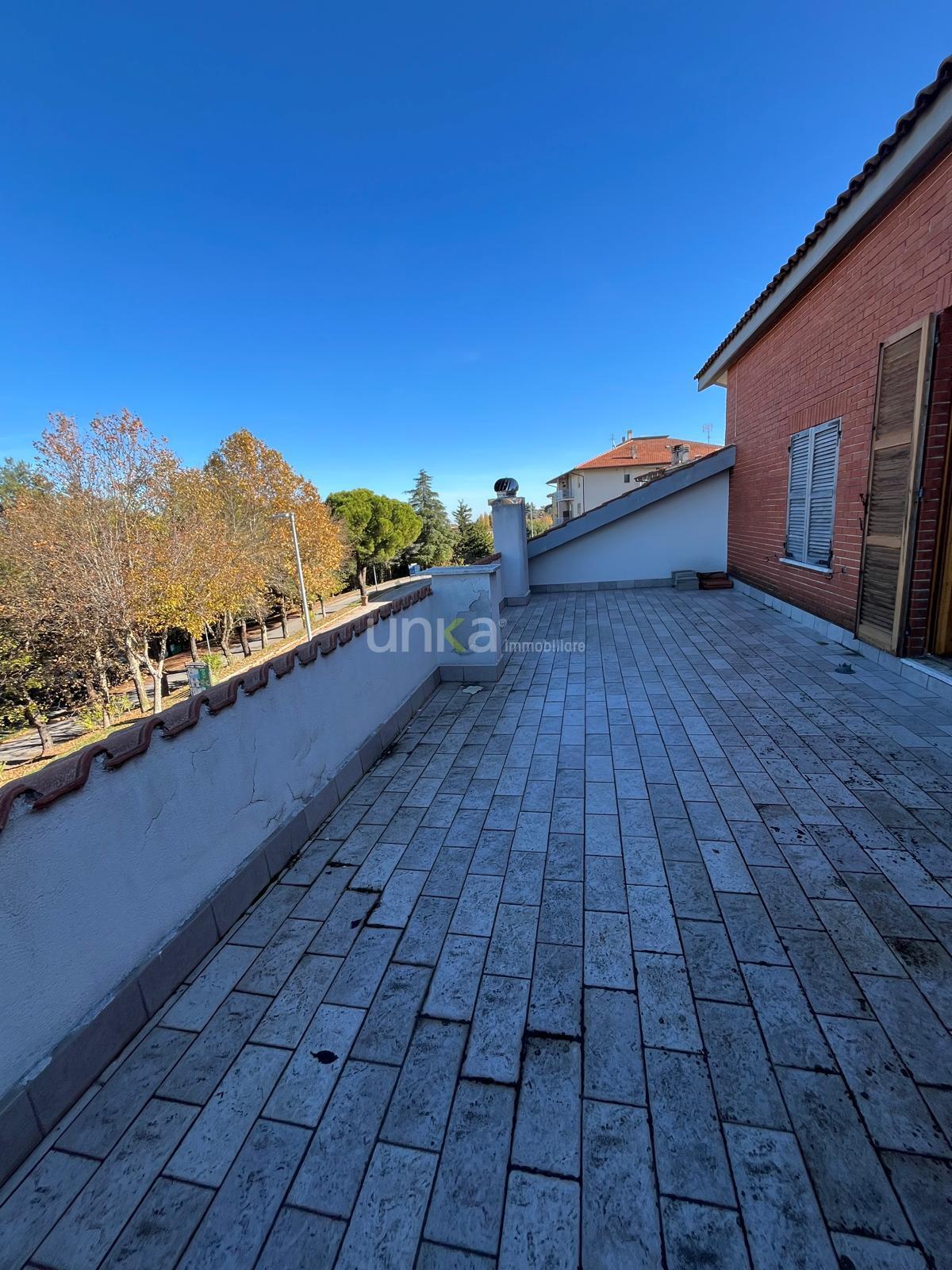 Appartamento con giardino in via giuseppe uncini snc, Jesi