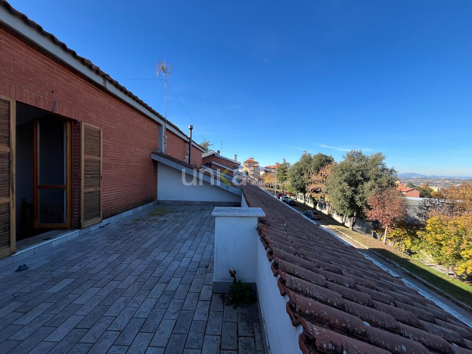 Appartamento con giardino in via giuseppe uncini snc, Jesi