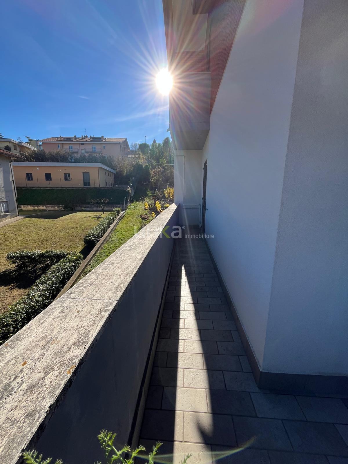 Appartamento con giardino in via giuseppe uncini snc, Jesi