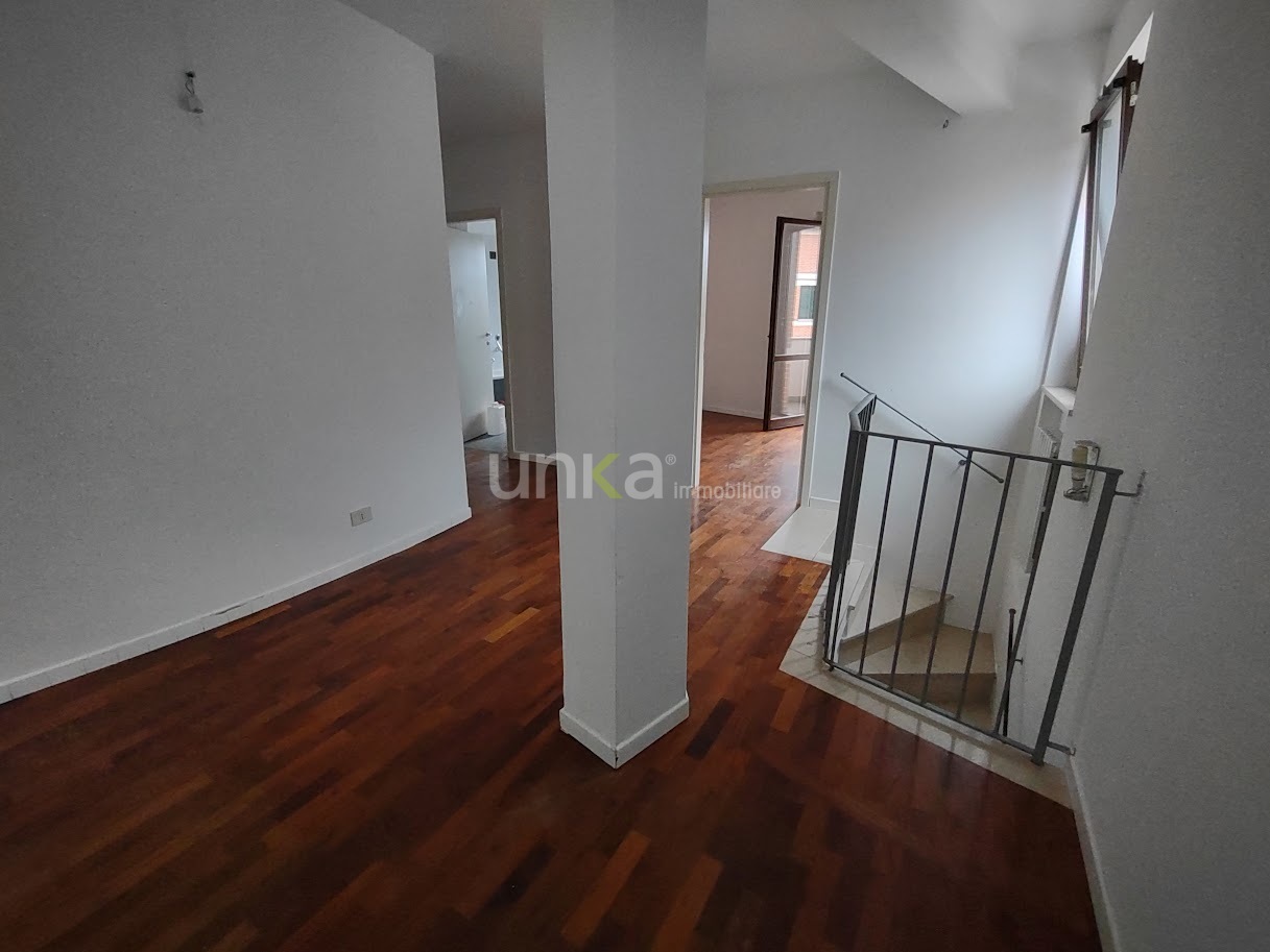 Trilocale con terrazzo in via donatori di sangue snc, Jesi