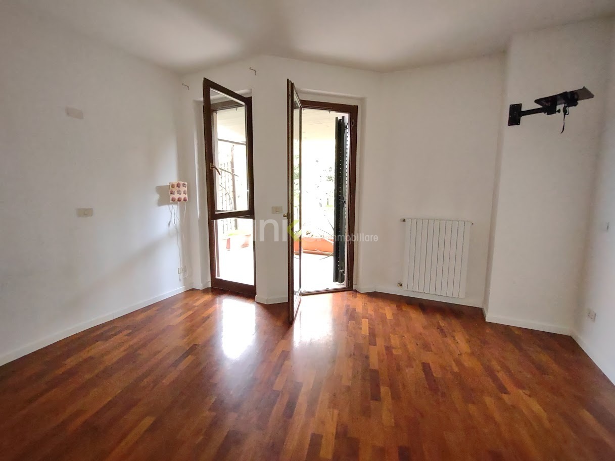 Trilocale con terrazzo in via donatori di sangue snc, Jesi