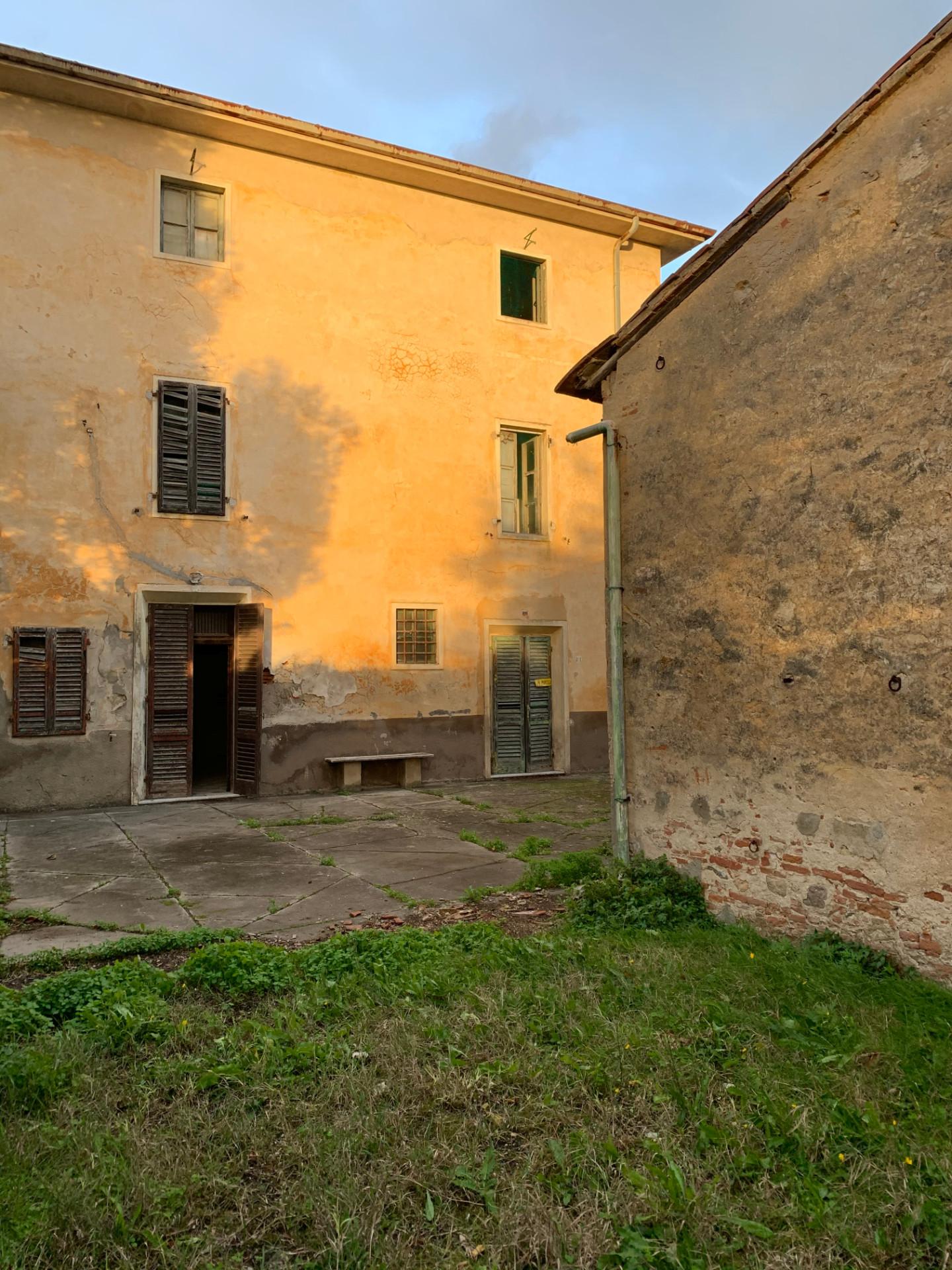 Stabile/Palazzo con giardino, San Giuliano Terme campo