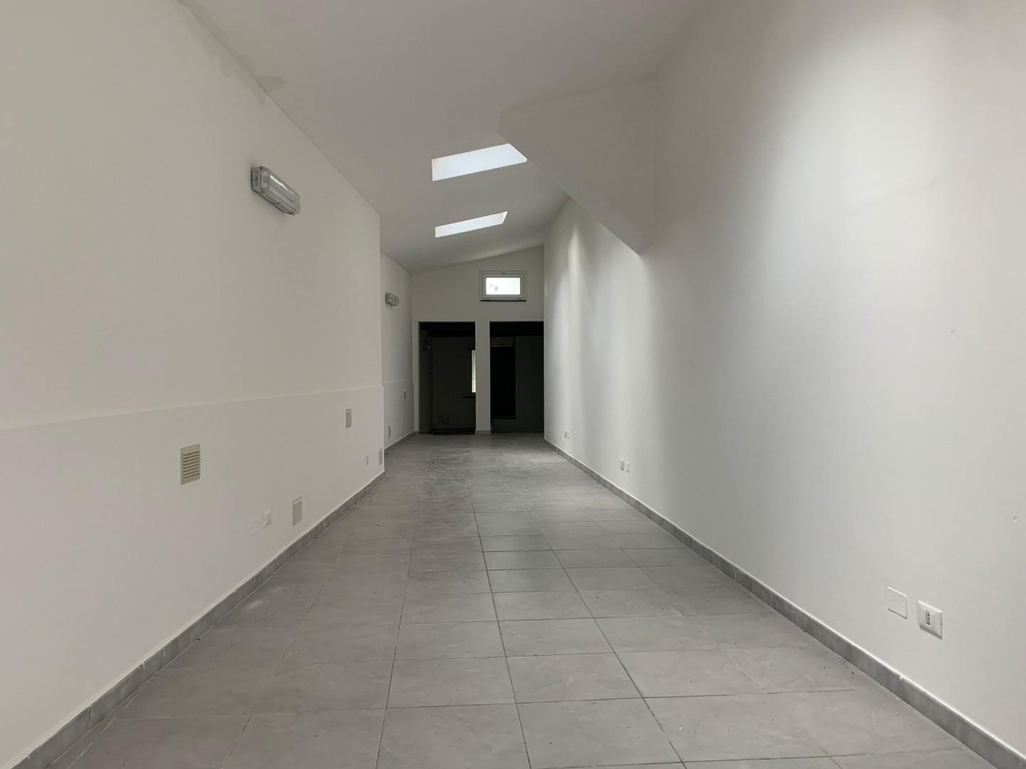 Locale commerciale ristrutturata, San Giuliano Terme asciano