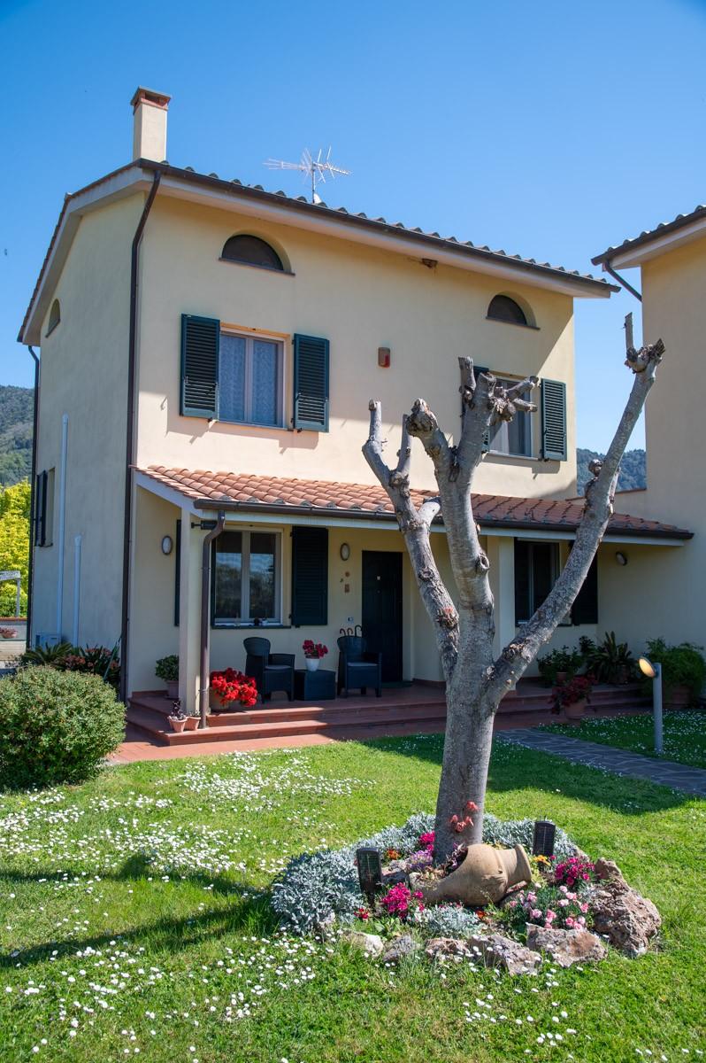 Villa con giardino a San Giuliano Terme
