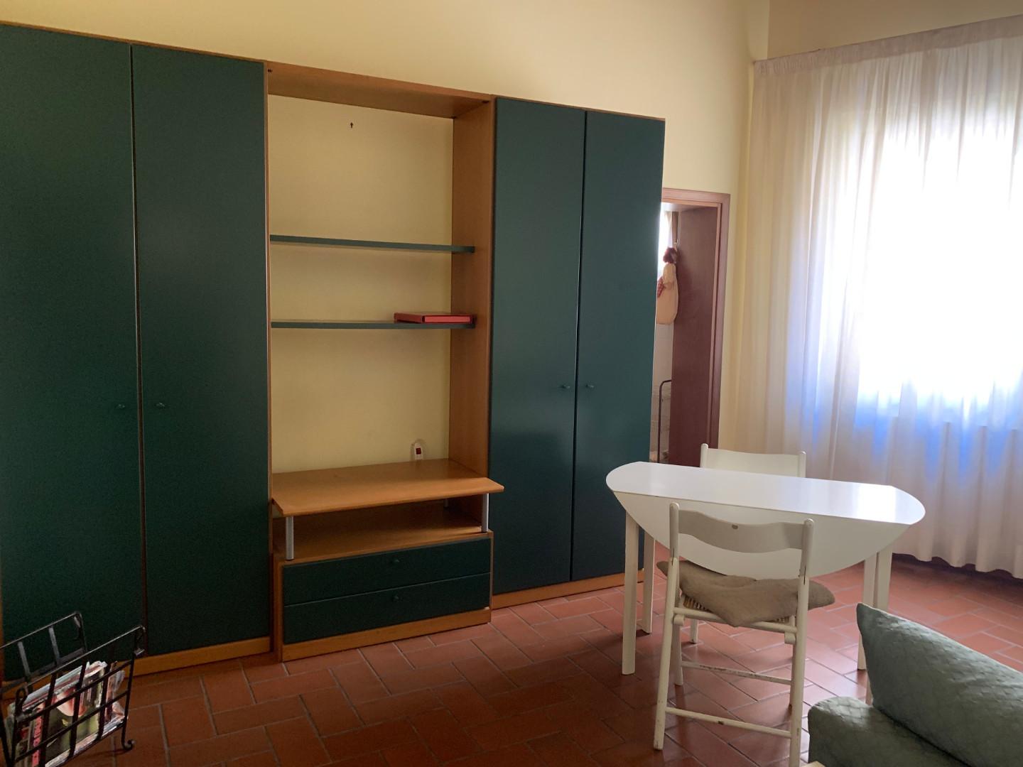 Trilocale arredato in affitto, Pisa borgo stretto