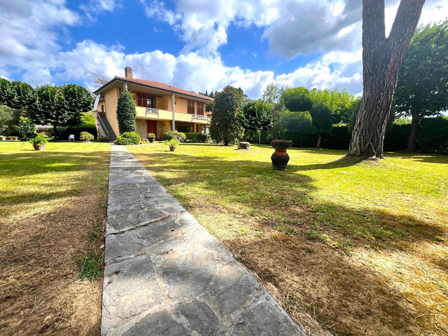 Villa con giardino a Capraia e Limite