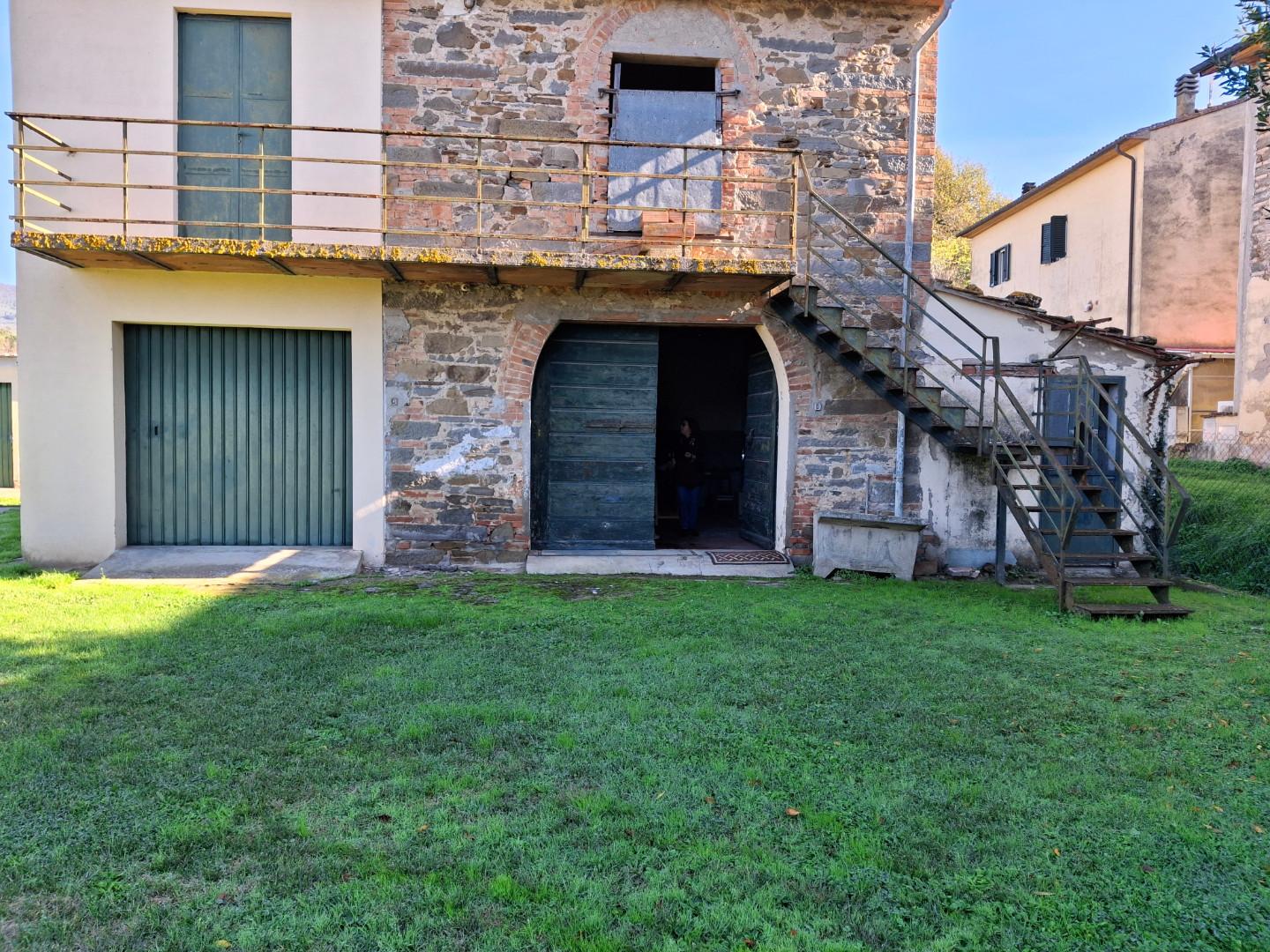 Rustico con giardino a Vinci