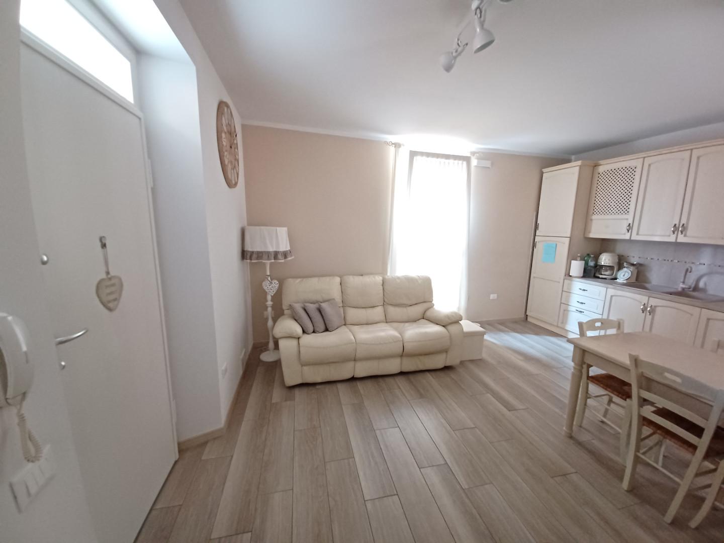 Bilocale arredato in affitto a Capraia e Limite