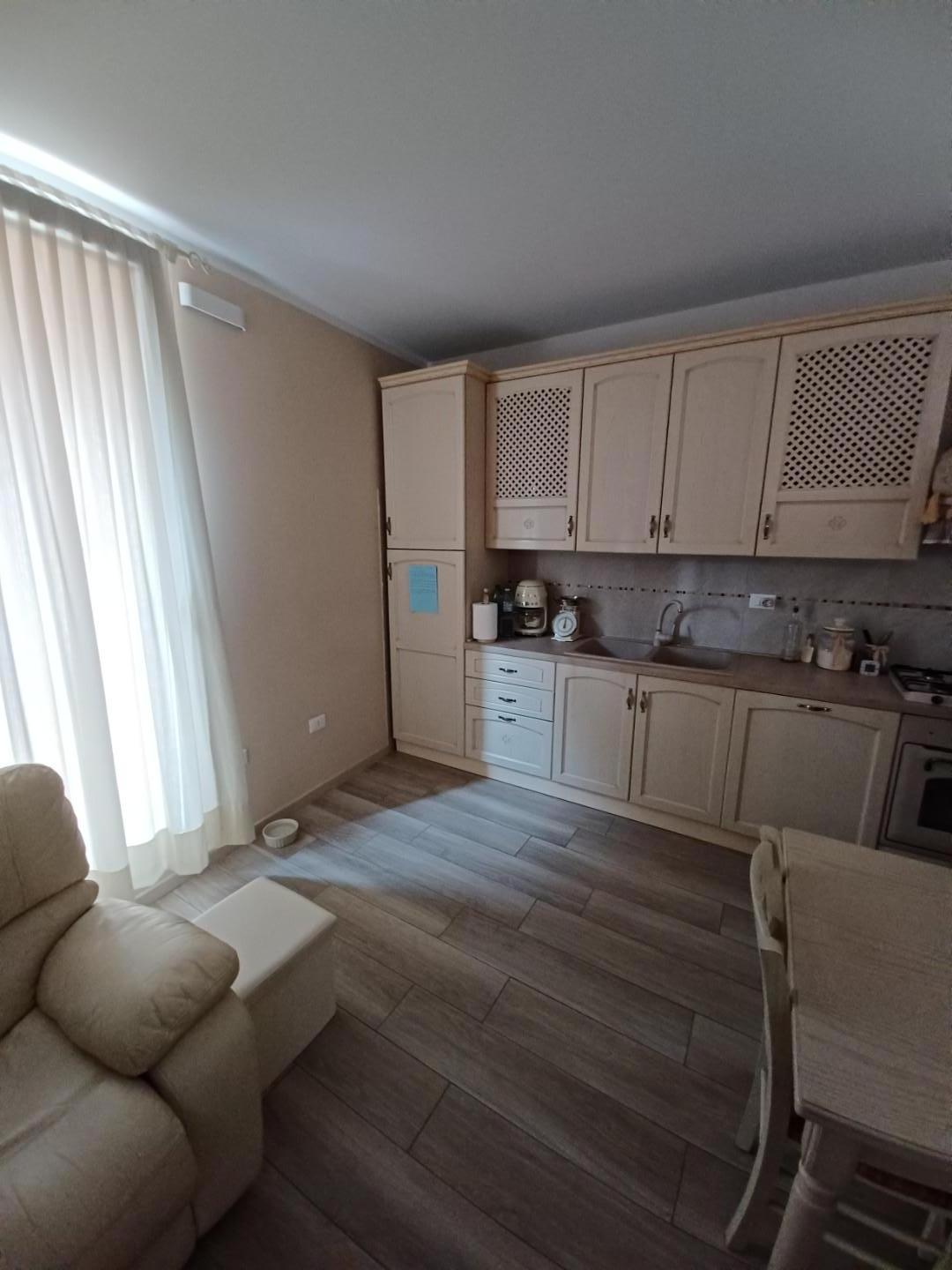 Bilocale arredato in affitto a Capraia e Limite