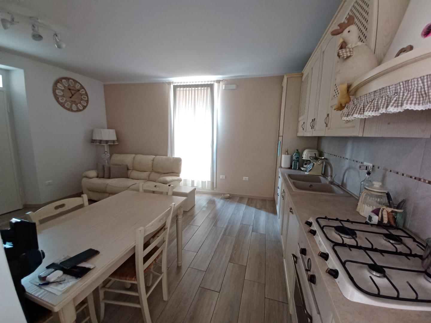 Bilocale arredato in affitto a Capraia e Limite