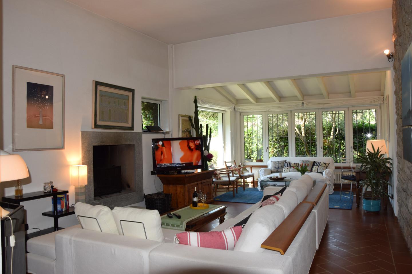 Villa con giardino, Pietrasanta focette