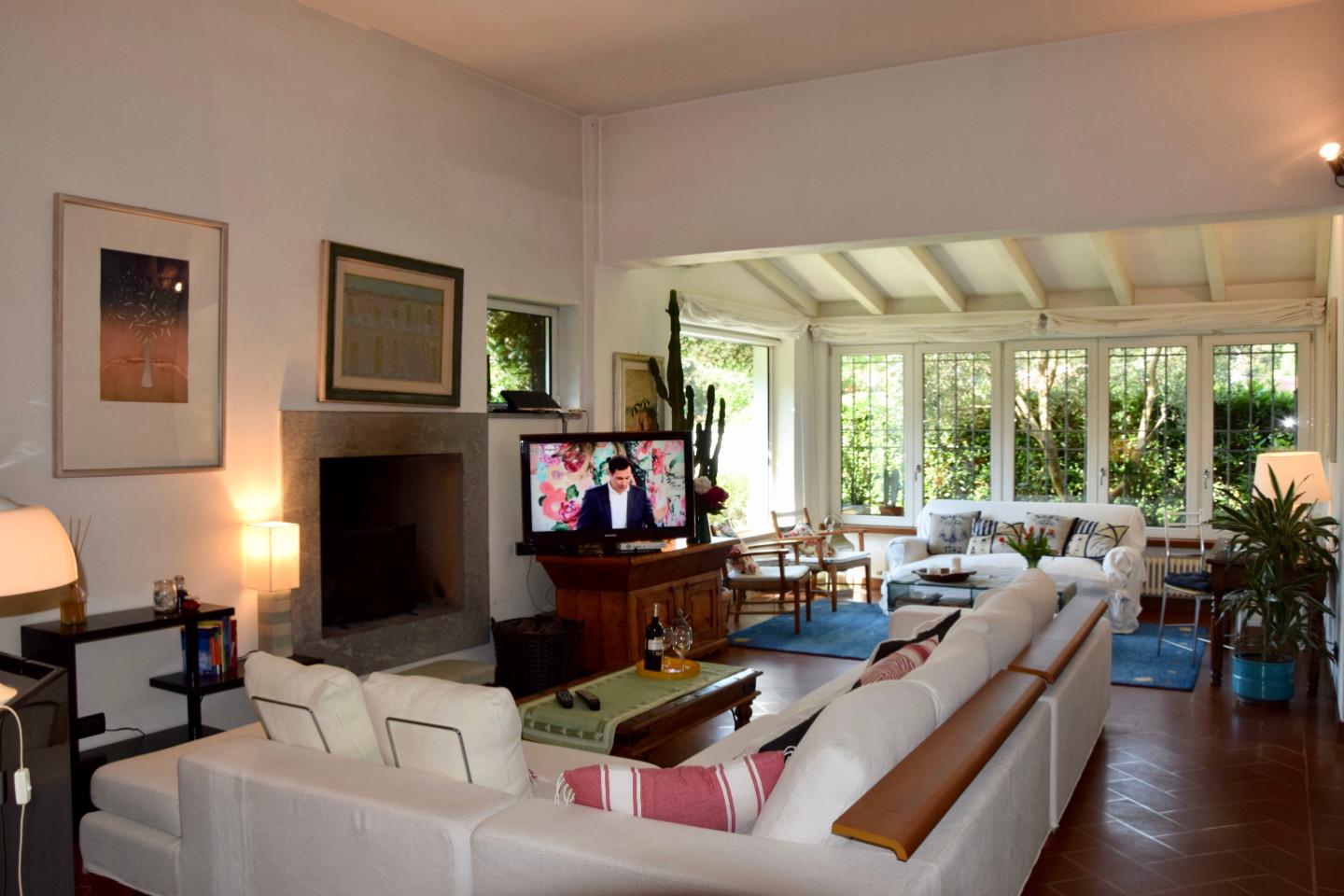 Villa con giardino, Pietrasanta focette