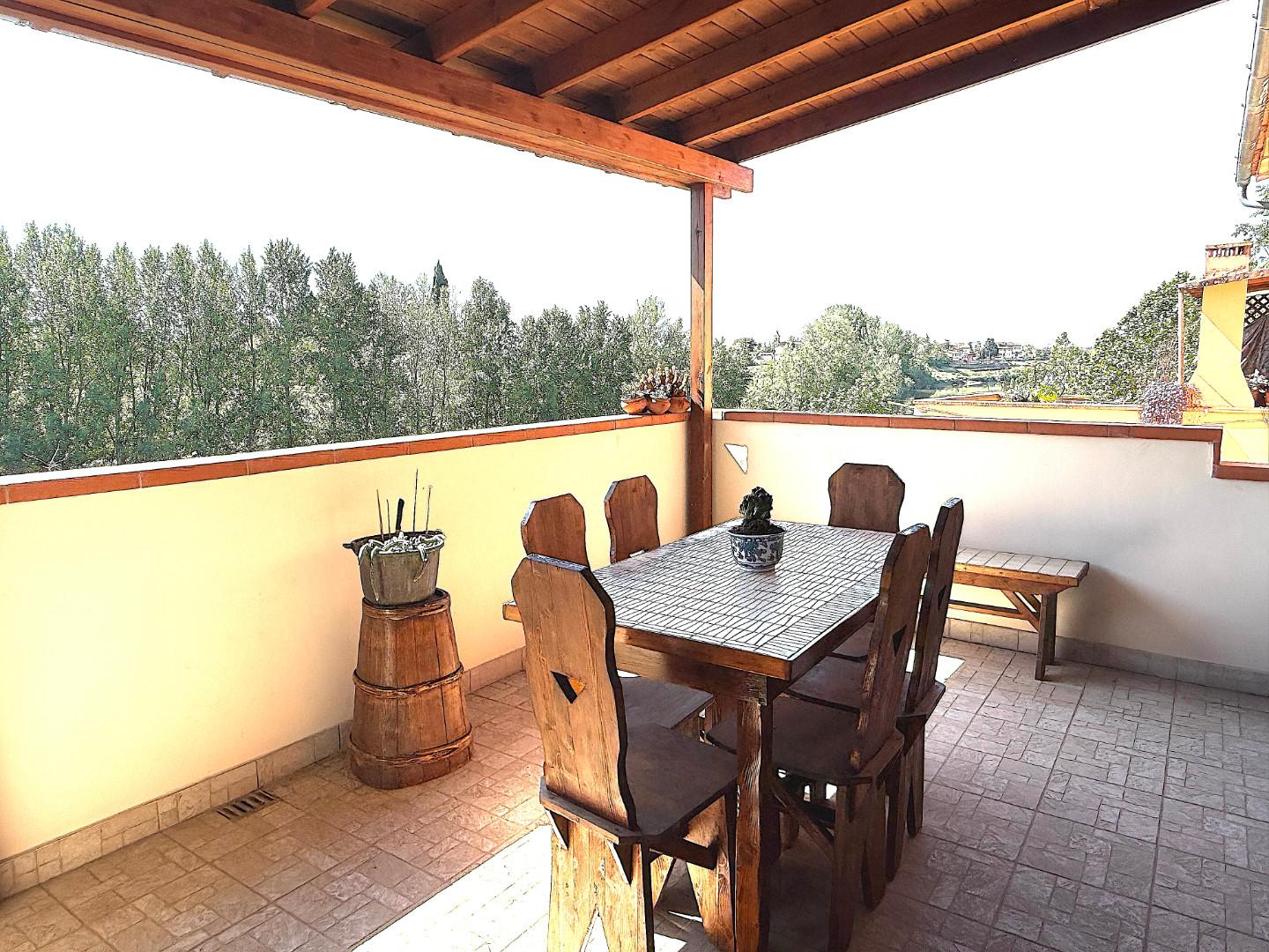 Appartamento con terrazzo, Capraia e Limite limite