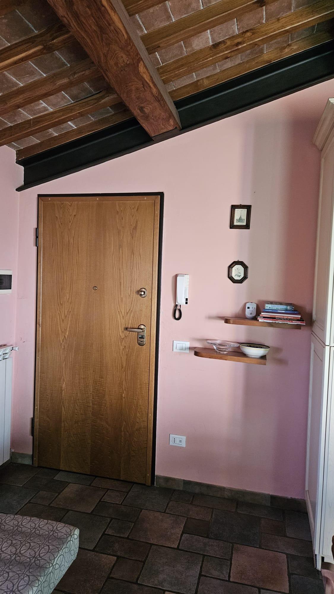 Bilocale arredato in affitto, Capraia e Limite castra