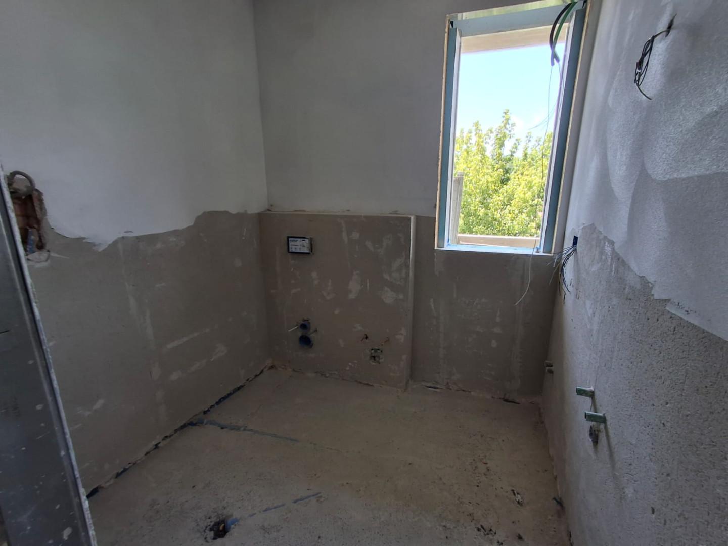 Trilocale con terrazzi a Capraia e Limite