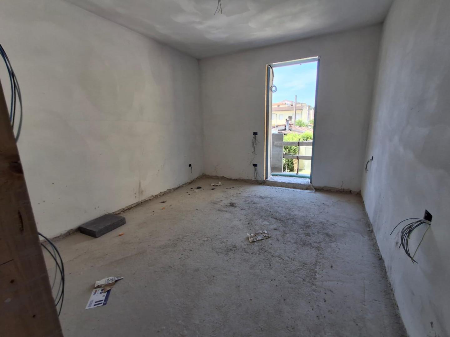 Trilocale con terrazzi a Capraia e Limite