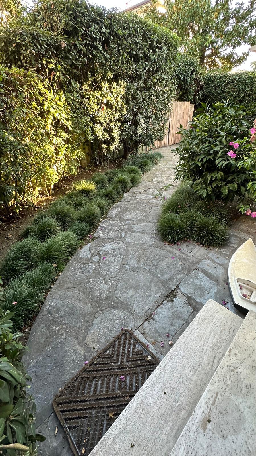 Villa Bifamiliare con giardino, Viareggio don bosco