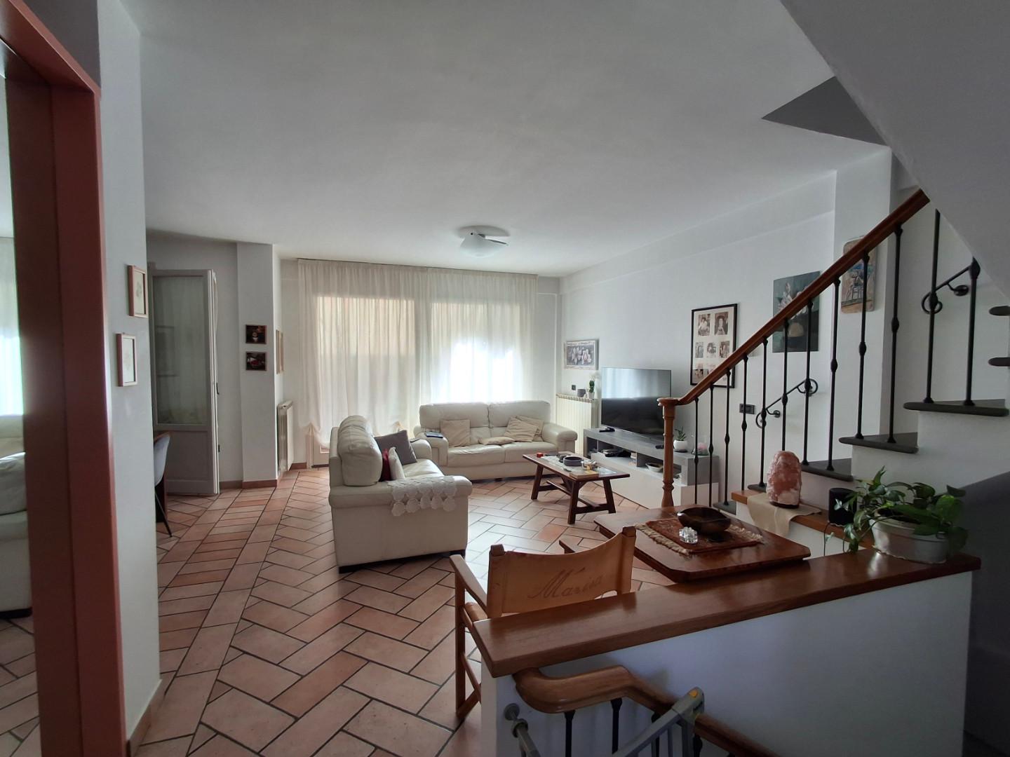 Villa con giardino a Capraia e Limite