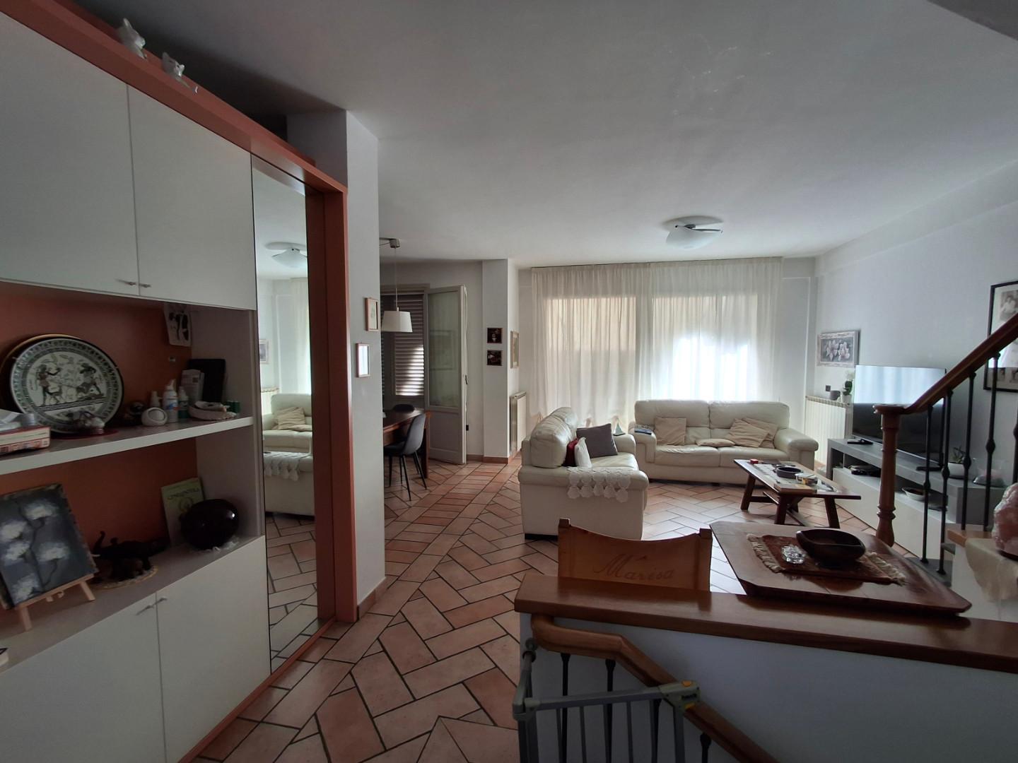 Villa con giardino a Capraia e Limite