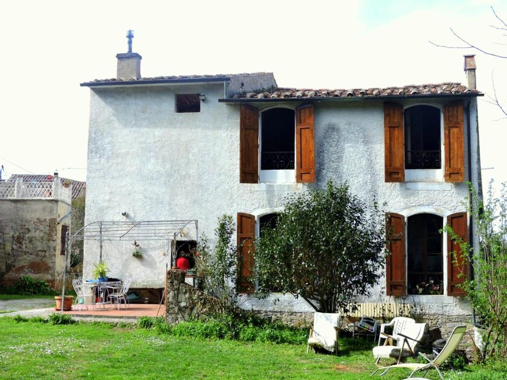 Rustico con giardino a Calci