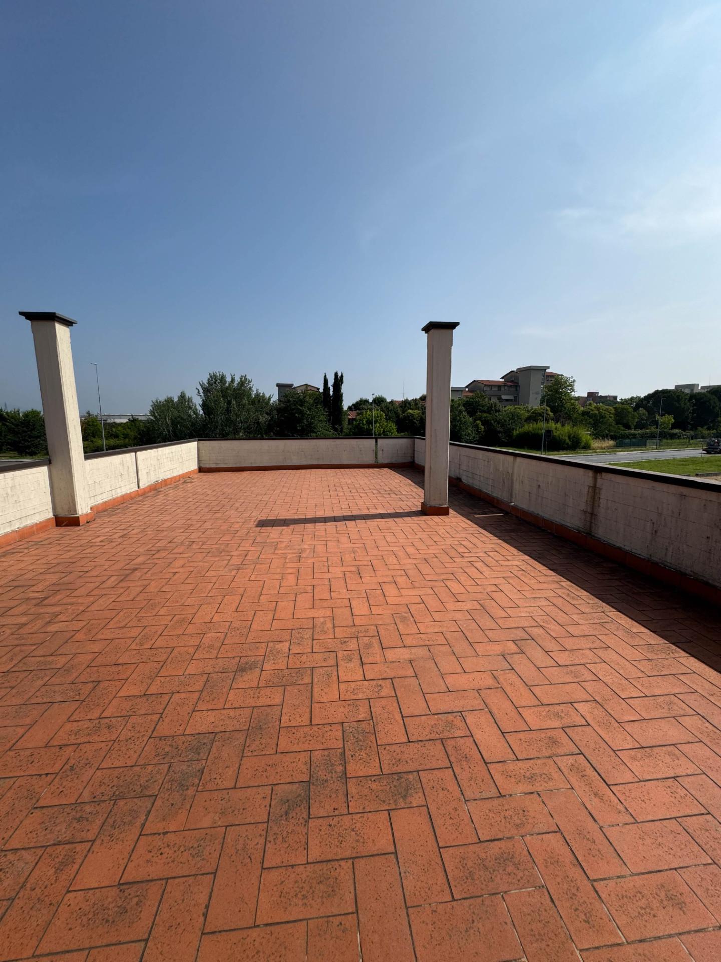 Attico con giardino a Pontedera