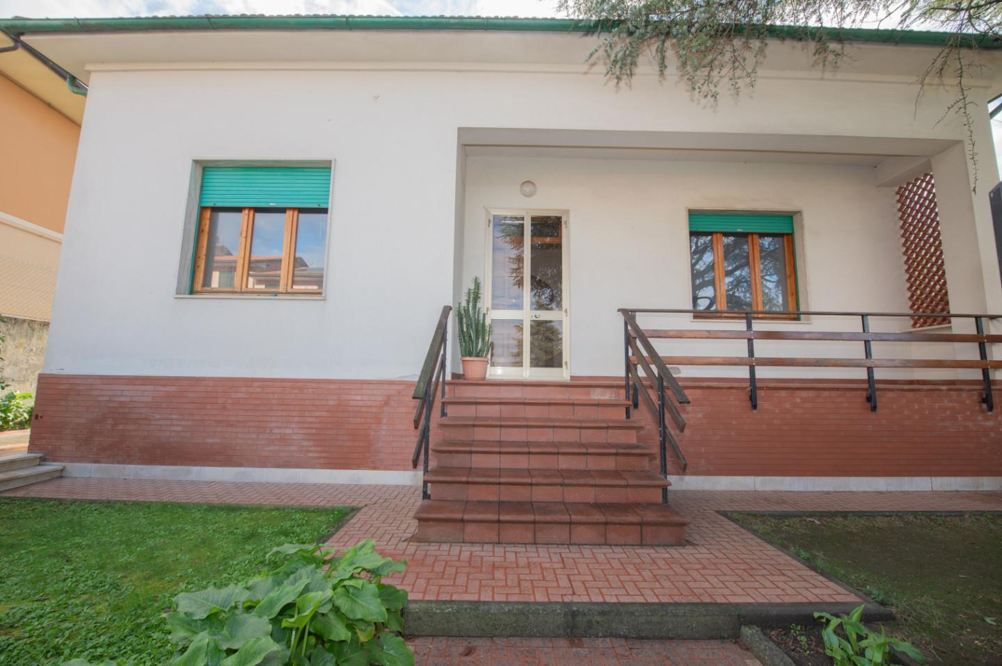 Casa indipendente con giardino a Collesalvetti