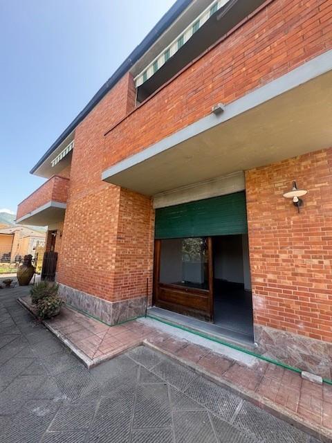 Locale commerciale in affitto, San Giuliano Terme ghezzano