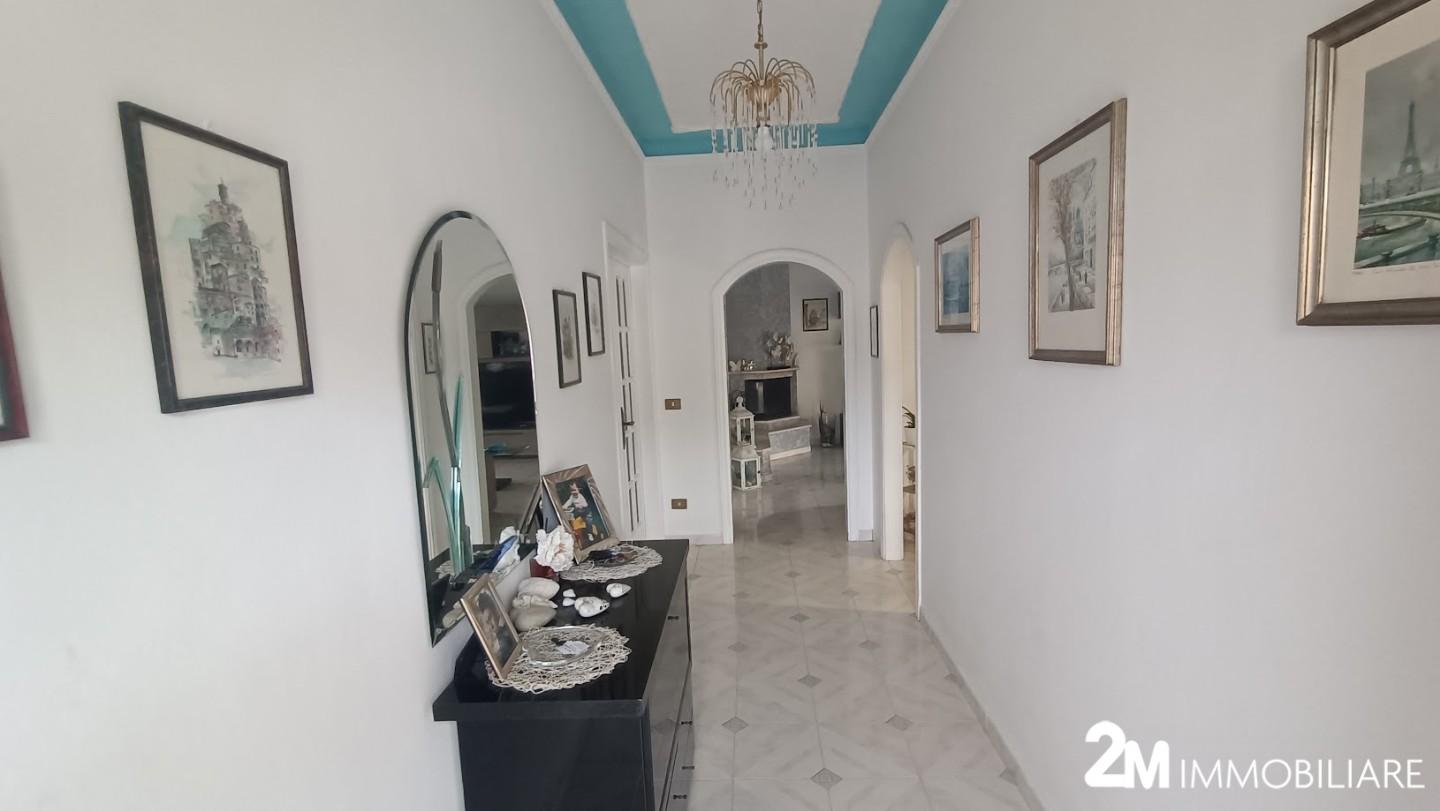 Villa con giardino, Vecchiano filettole