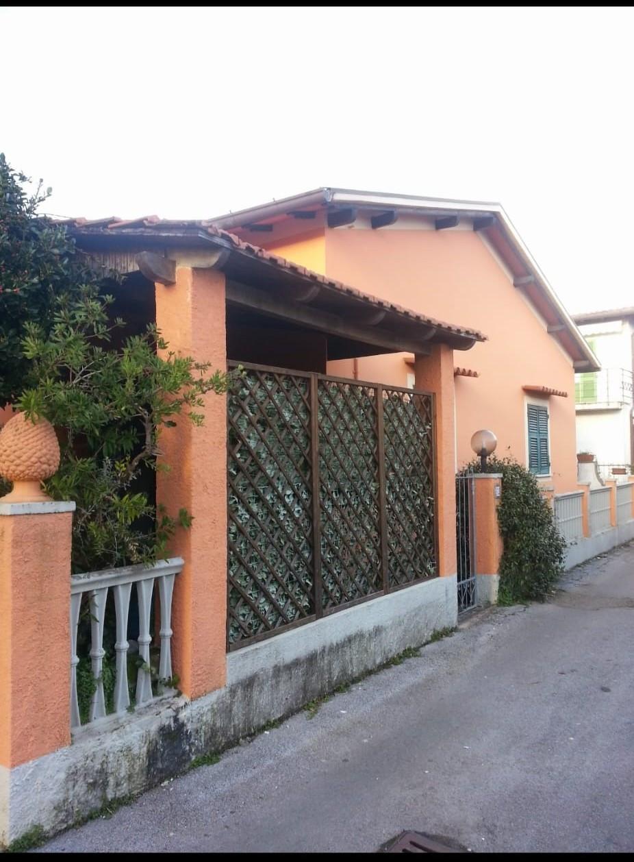 Monolocale arredato in affitto, Montignoso cinquale