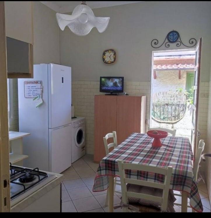 Casa indipendente arredata in affitto, Montignoso cinquale