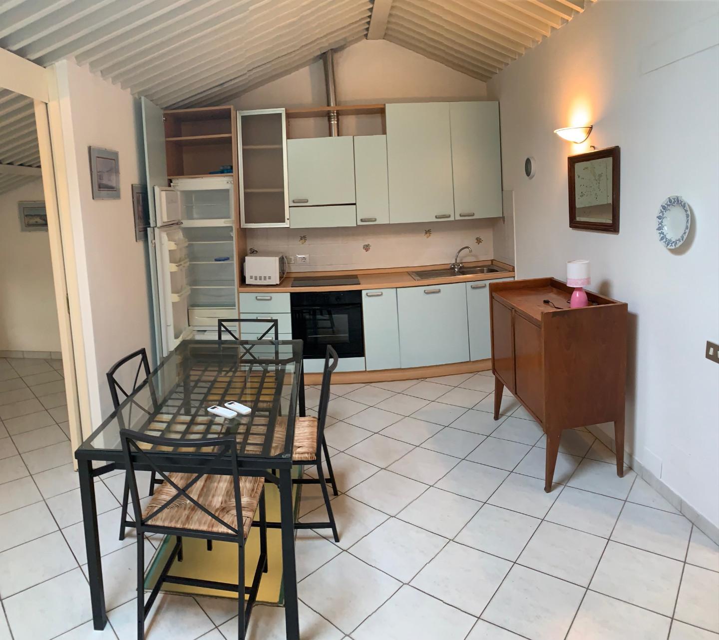 Trilocale arredato in affitto, Camaiore lido di