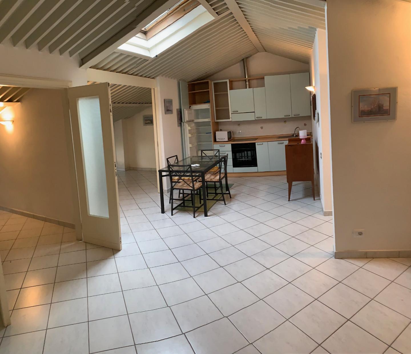 Trilocale arredato in affitto, Camaiore lido di