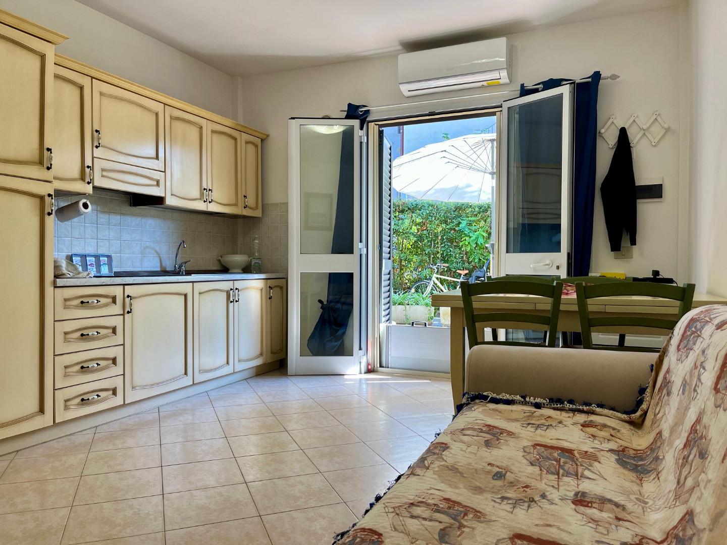 Bilocale arredato in affitto, Pisa tirrenia