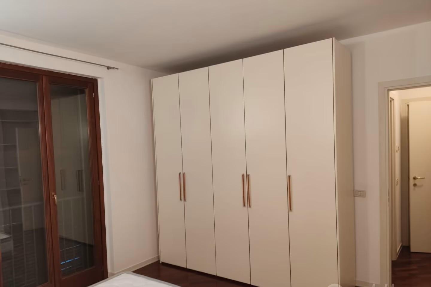 Bilocale arredato in affitto, Calci la corte