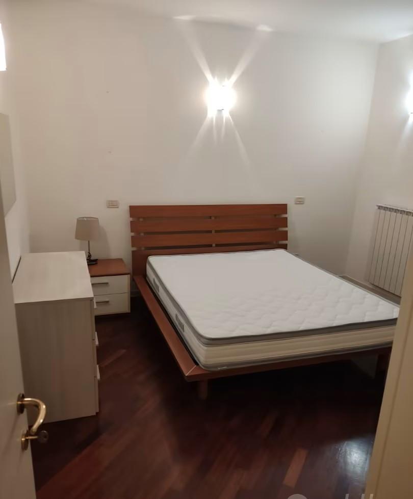 Bilocale arredato in affitto, Calci la corte