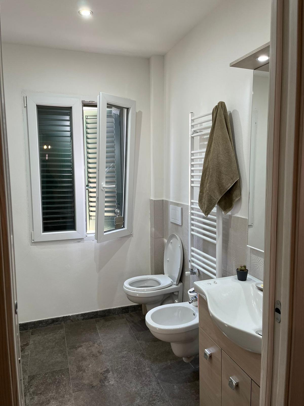 Bilocale arredato in affitto a Cascina