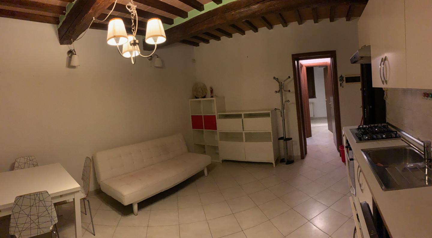 Bilocale arredato in affitto a Cascina