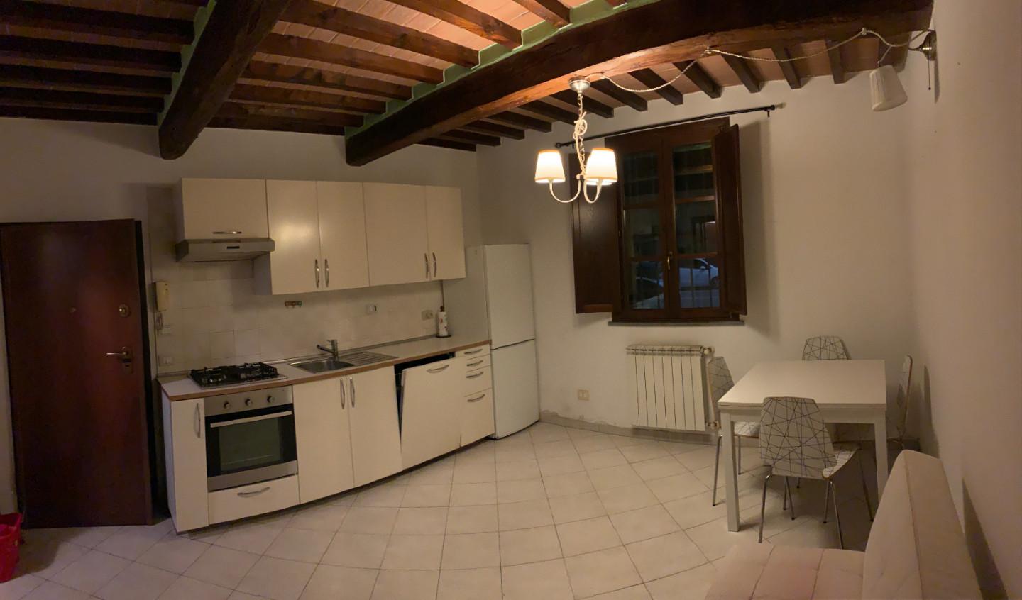 Bilocale arredato in affitto a Cascina