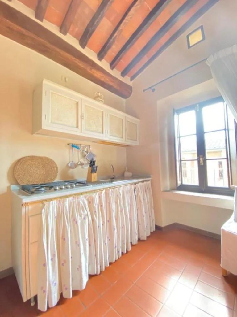 Bilocale arredato in affitto, Lucca prima periferia