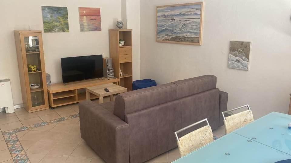 Trilocale arredato in affitto, Viareggio centro mare