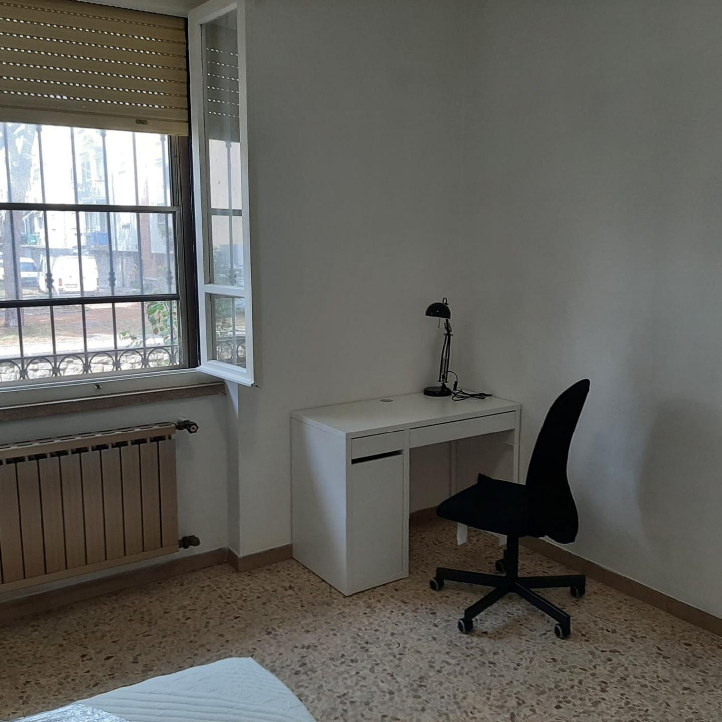 Stanza Singola con terrazzo, Pisa i passi