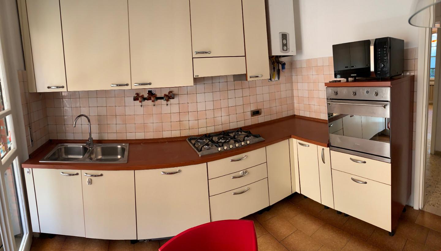Stanza Singola con terrazzo, Pisa i passi
