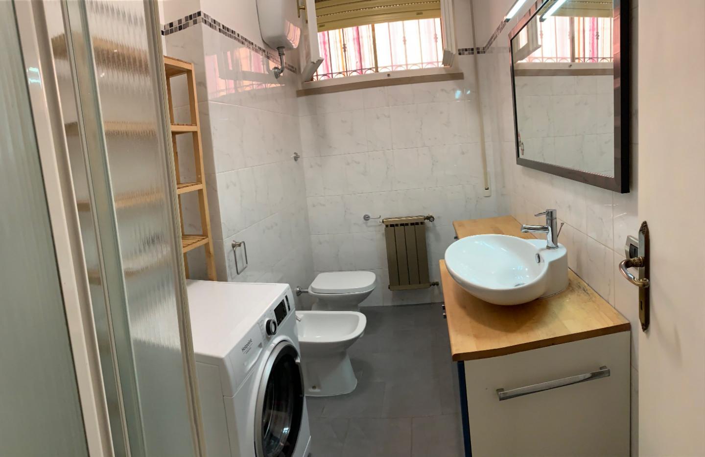 Stanza Singola con terrazzo, Pisa i passi
