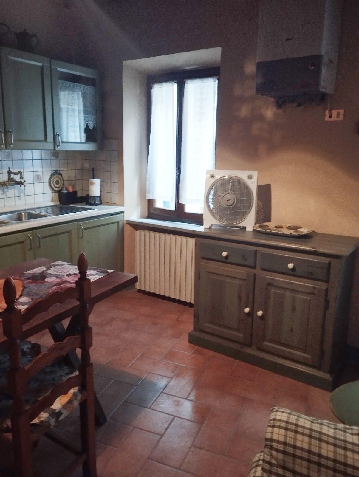 Casa indipendente arredata in affitto a Chianni