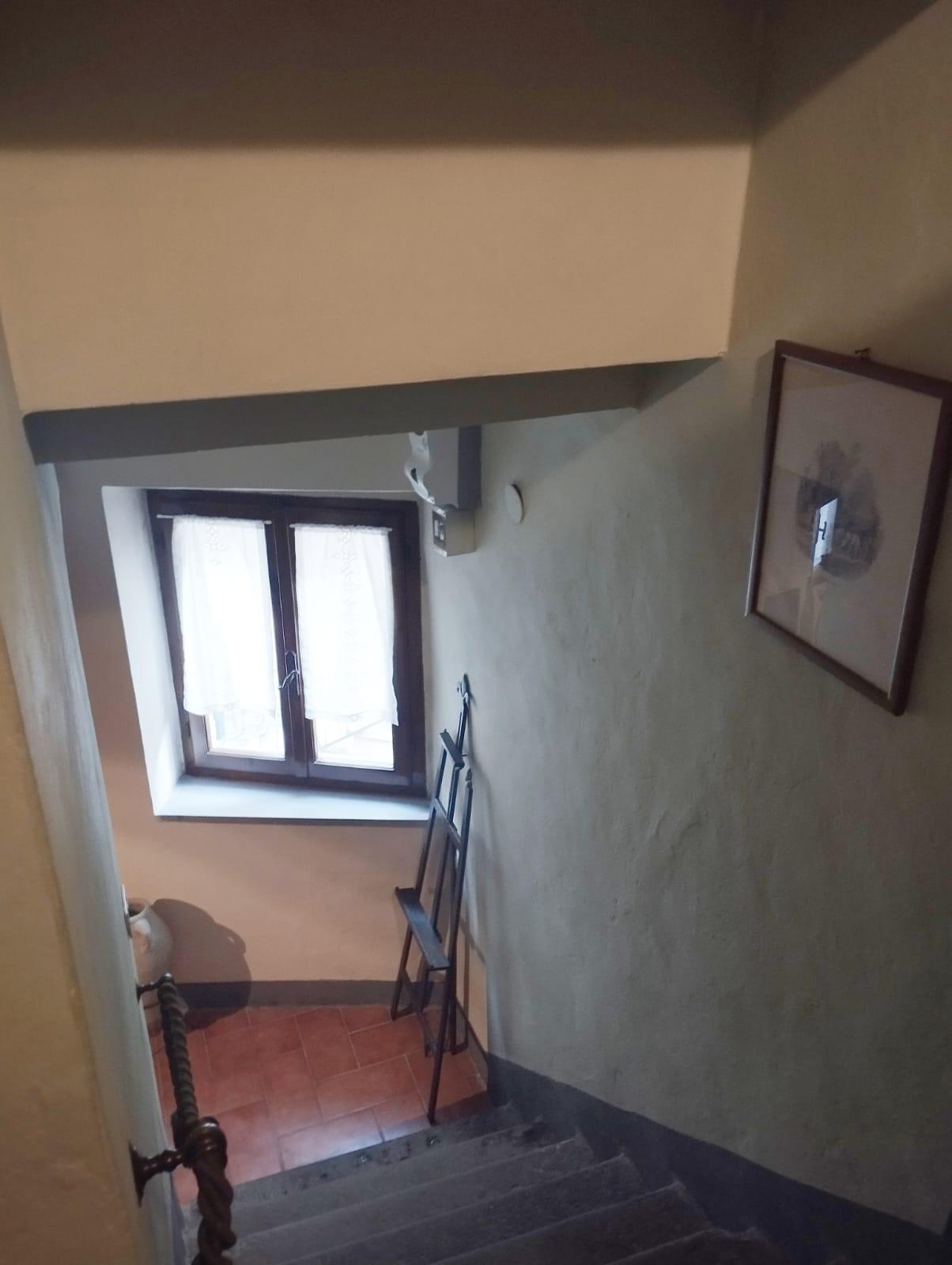 Casa indipendente arredata in affitto a Chianni