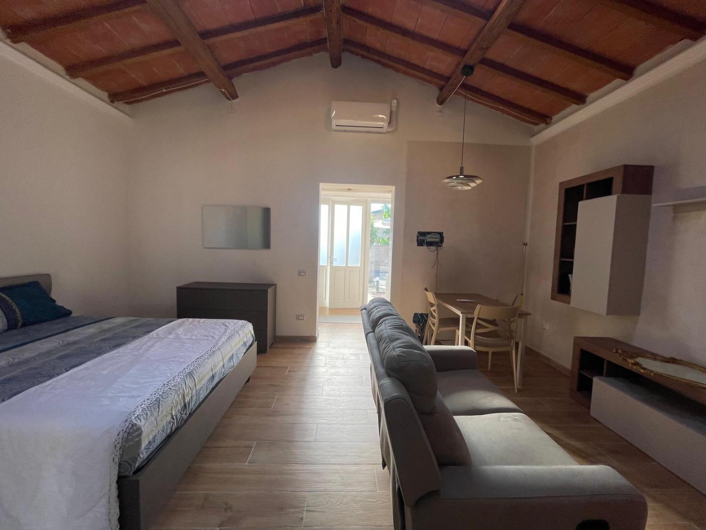 Casa indipendente arredata in affitto a Cascina