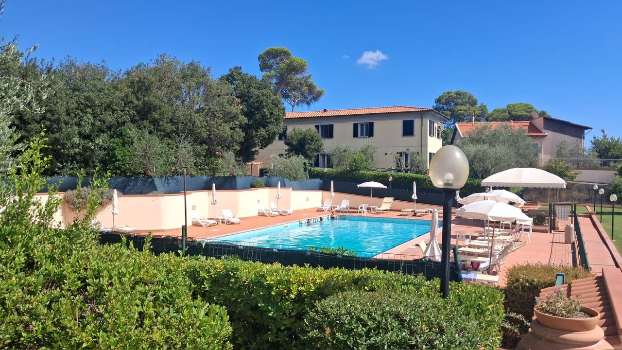 Trilocale arredato in affitto, Livorno quercianella