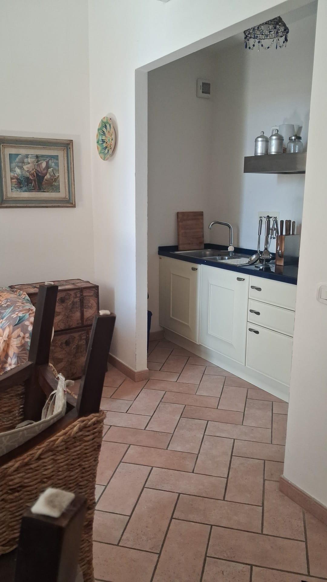 Trilocale arredato in affitto, Livorno quercianella