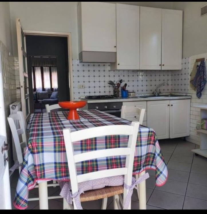Casa indipendente arredata in affitto, Montignoso cinquale