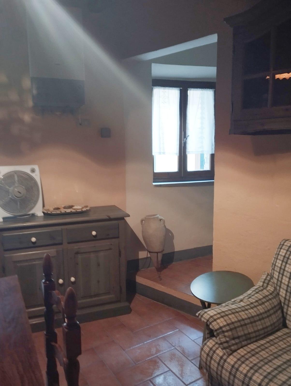 Casa indipendente arredata in affitto a Chianni